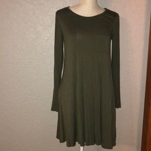 Green long sleeve dress